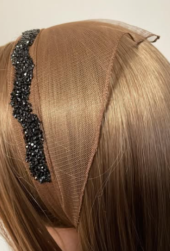 Batic din tul - Maro cu accesoriu din pietre negre Batic din tul - Maro cu accesoriu din pietre negre